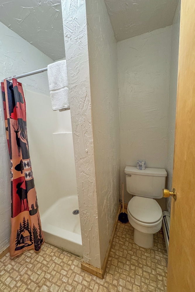 Chinook Winds Motel 76/76