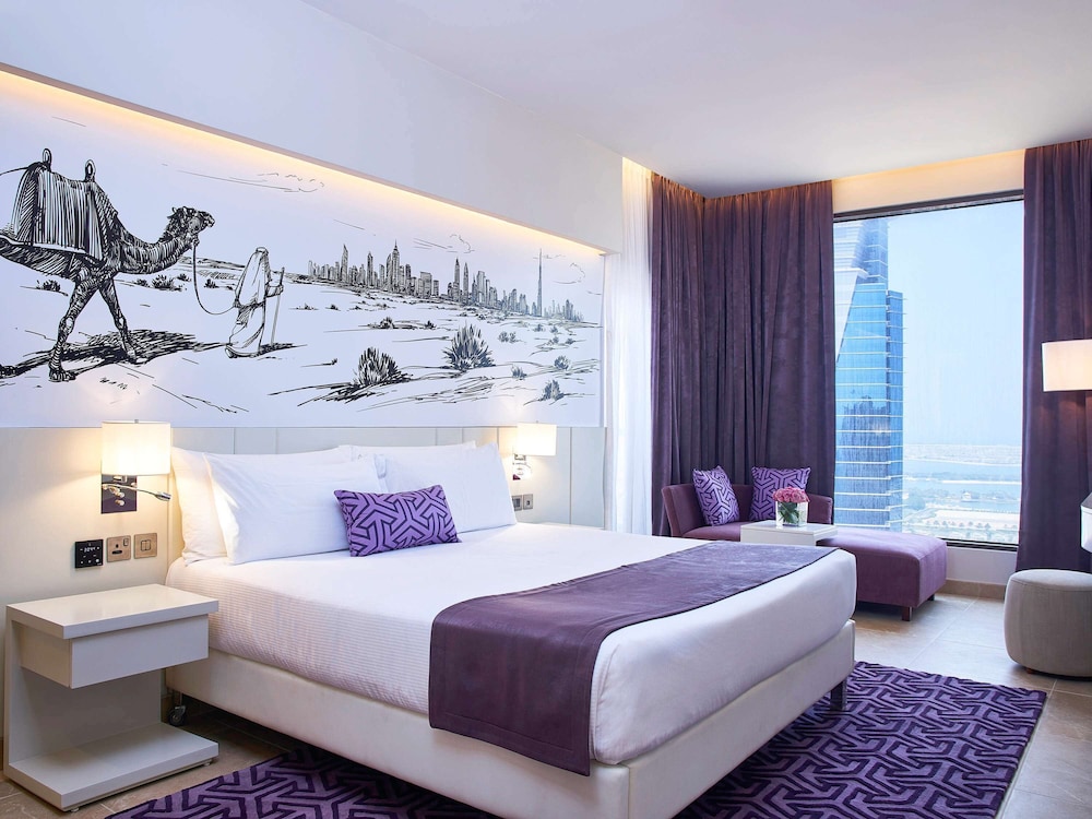2 BEDROOMS, SUITE, SKYLINE VIEW
