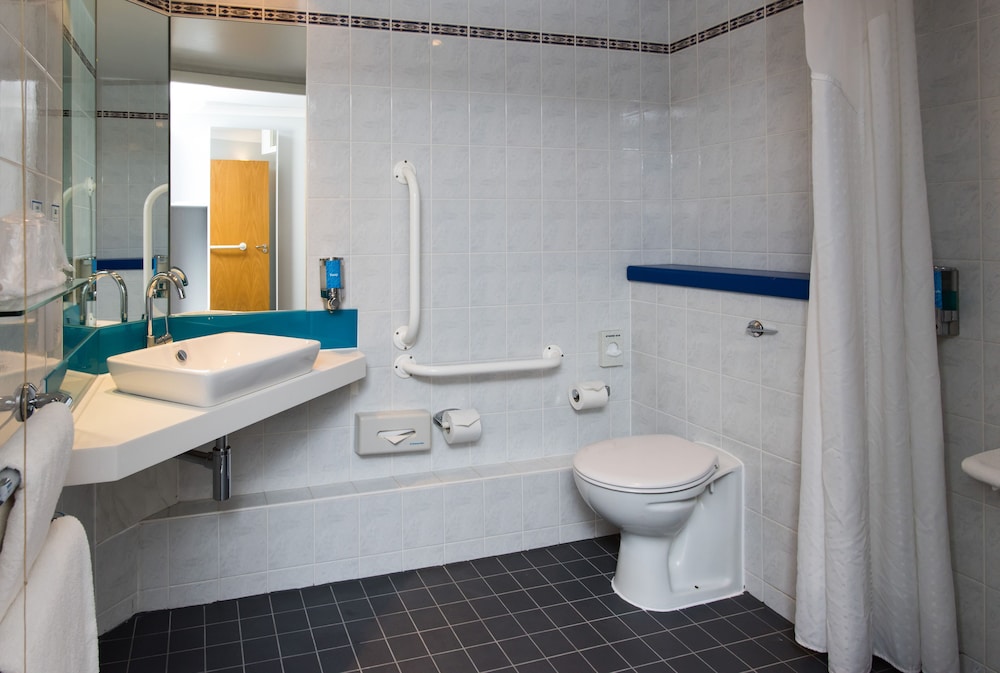 Holiday Inn Express London Hammersmith 13/43