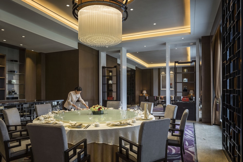 HUALUXE YANGJIANG CITY CENTER 64/79