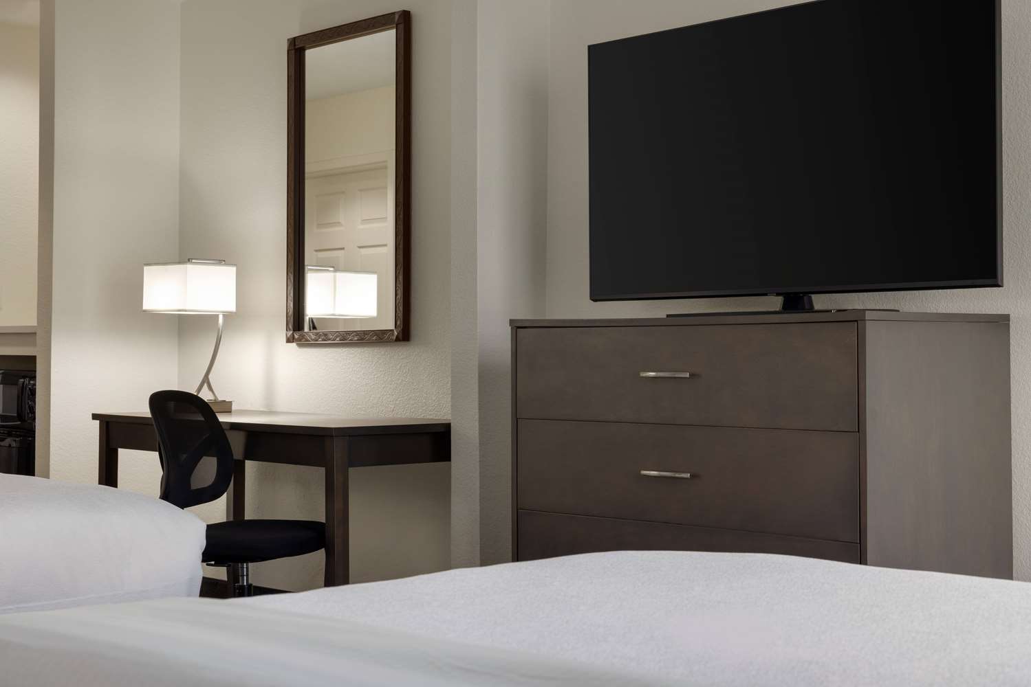 La Quinta Inn Suites Springfield Airport Plaza 40/61