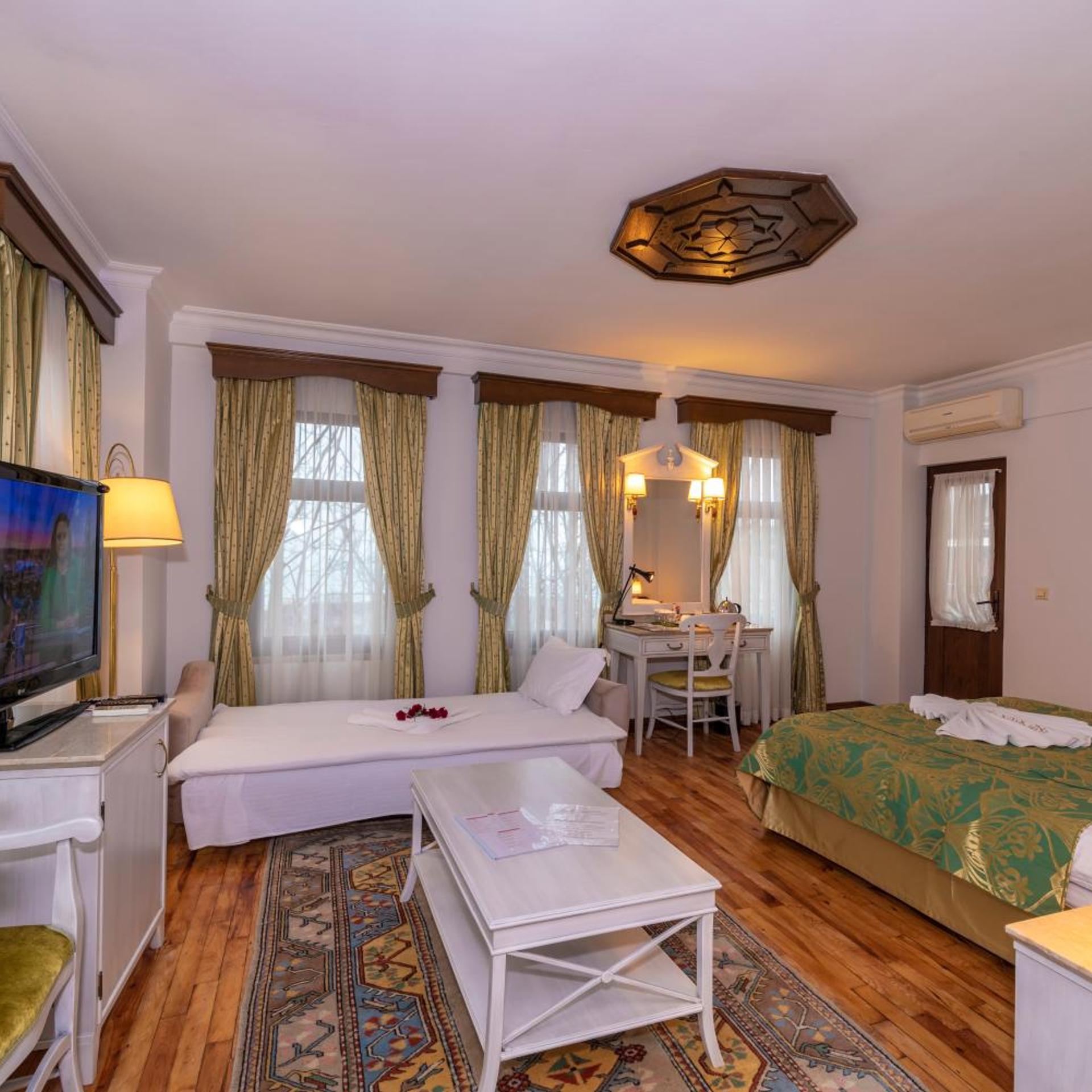 IMPERIAL, SUITE