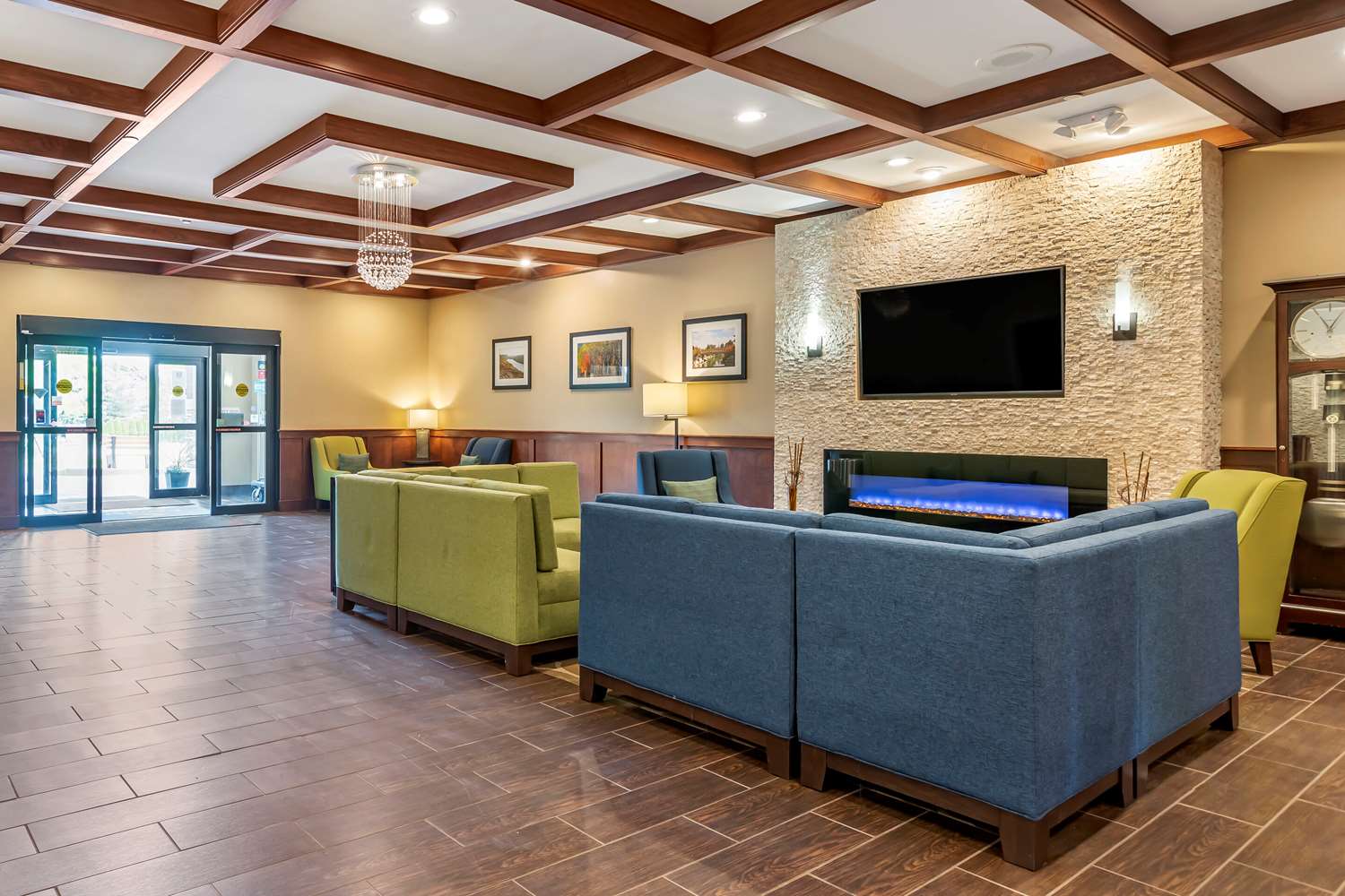 Comfort Suites Grand Rapids North 6/30