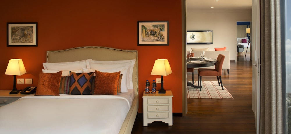 THE WAVERLY HOTEL & RESIDENCES 19/57