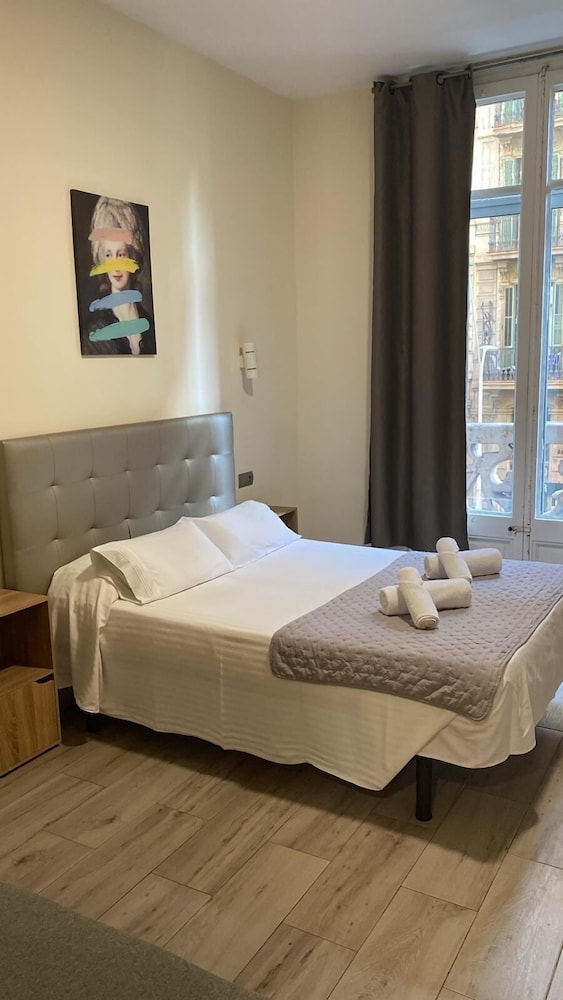 Hostal Balmes Centro 5/50