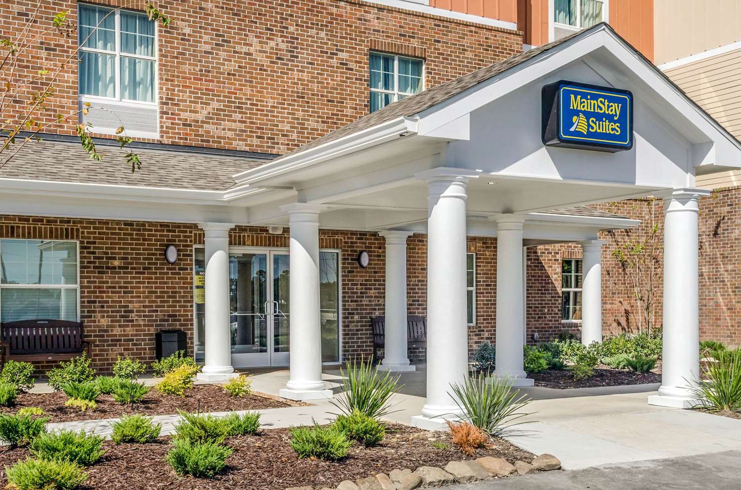 MAINSTAY SUITES HACKBERRY SPORTSMAN'S LODGE 4/17