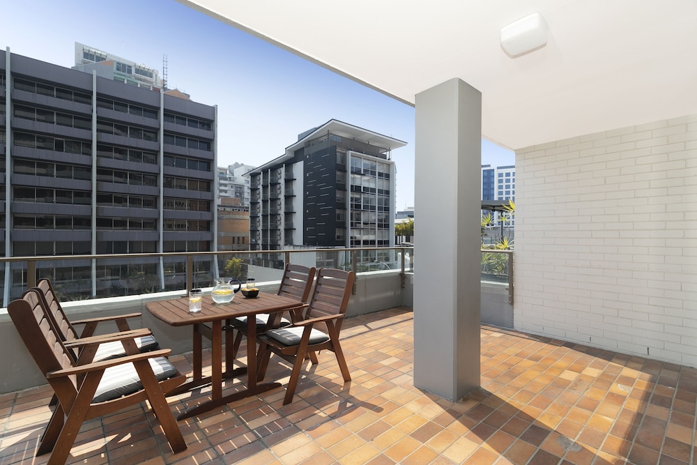 Astor Apartments 40/50