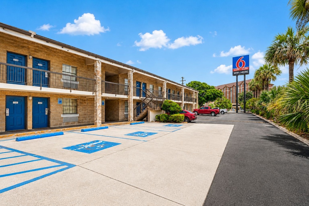 Studio6 San Antonio, TX - Lackland AFB 42/59