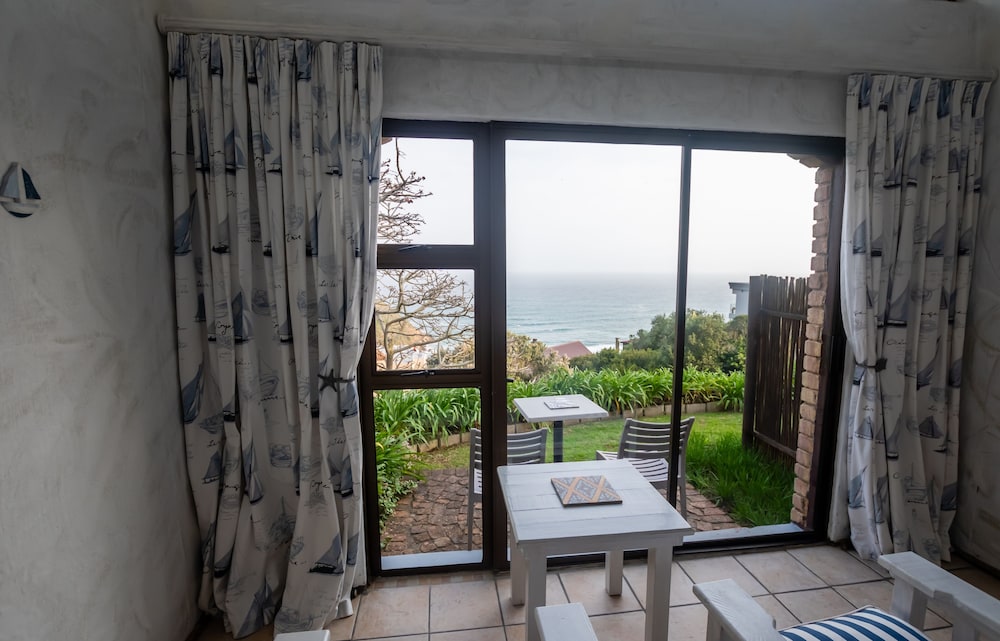 Dutton's Cove Guesthouse 18/50