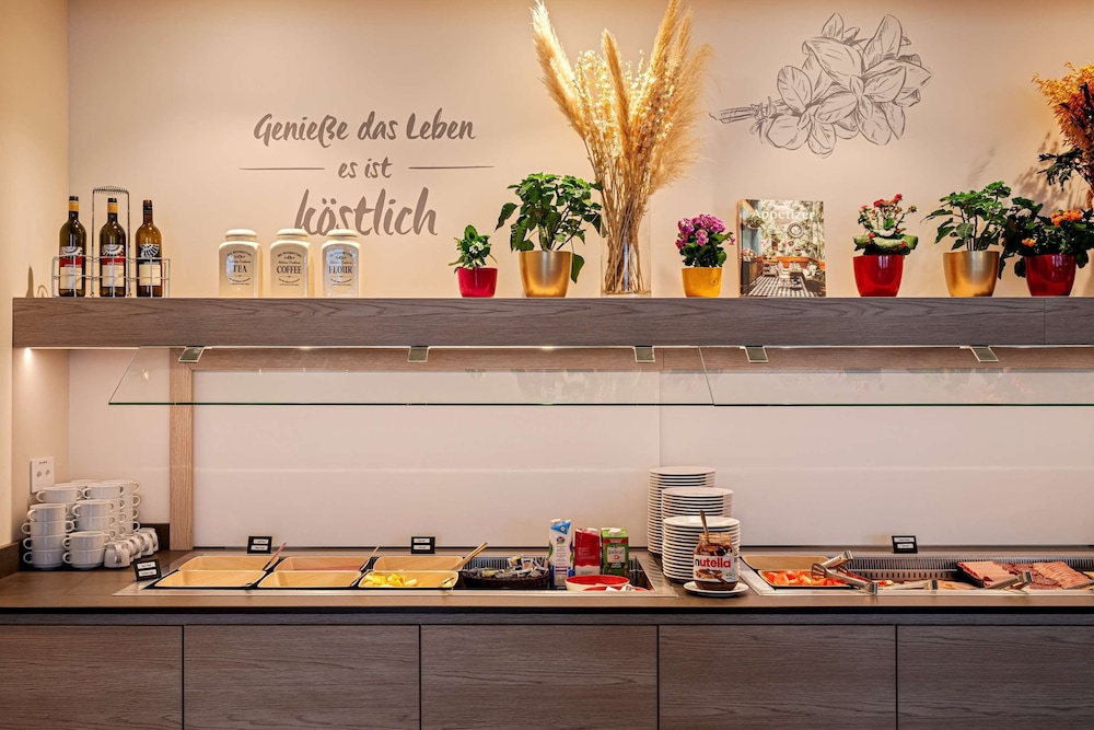 Intercityhotel Zurich Airport 12/68