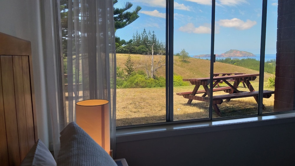 Seaview Norfolk Island 22/50