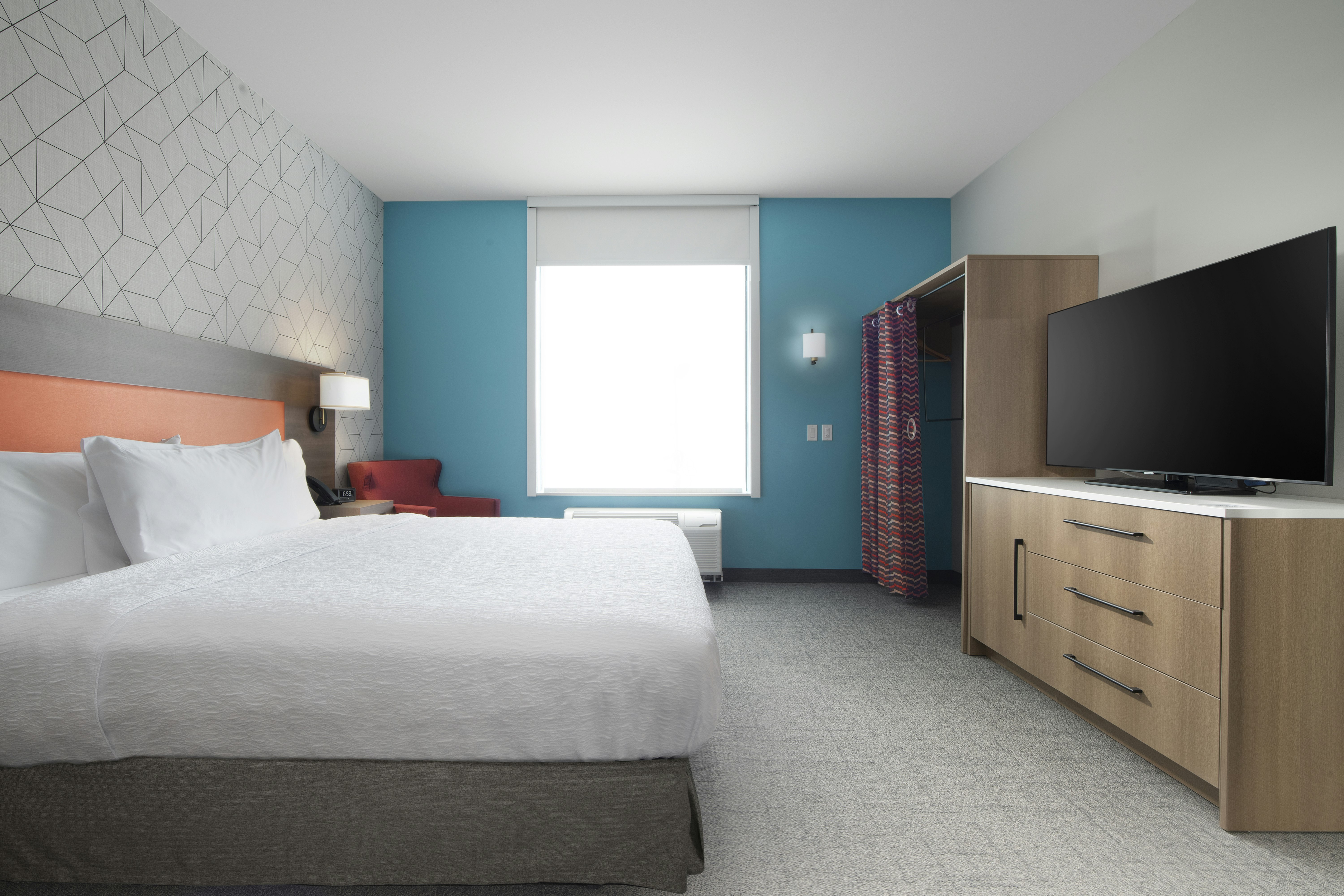 STUDIO, SUITE, KING BED