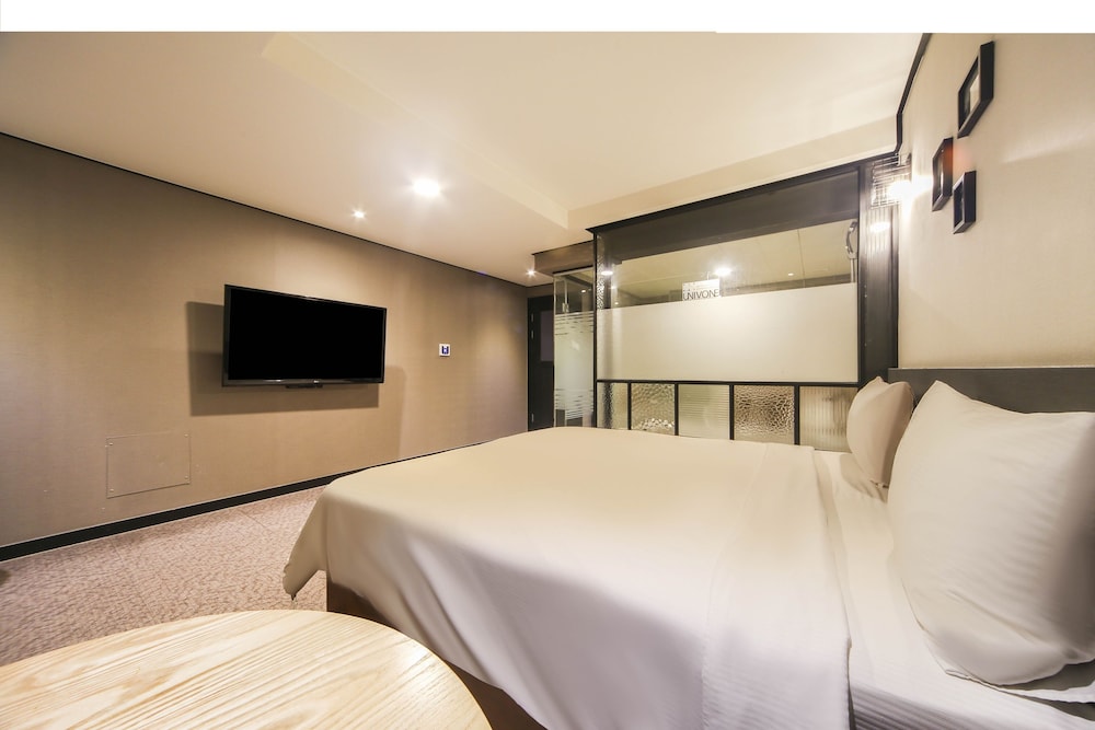Elysee Hotel 9/44