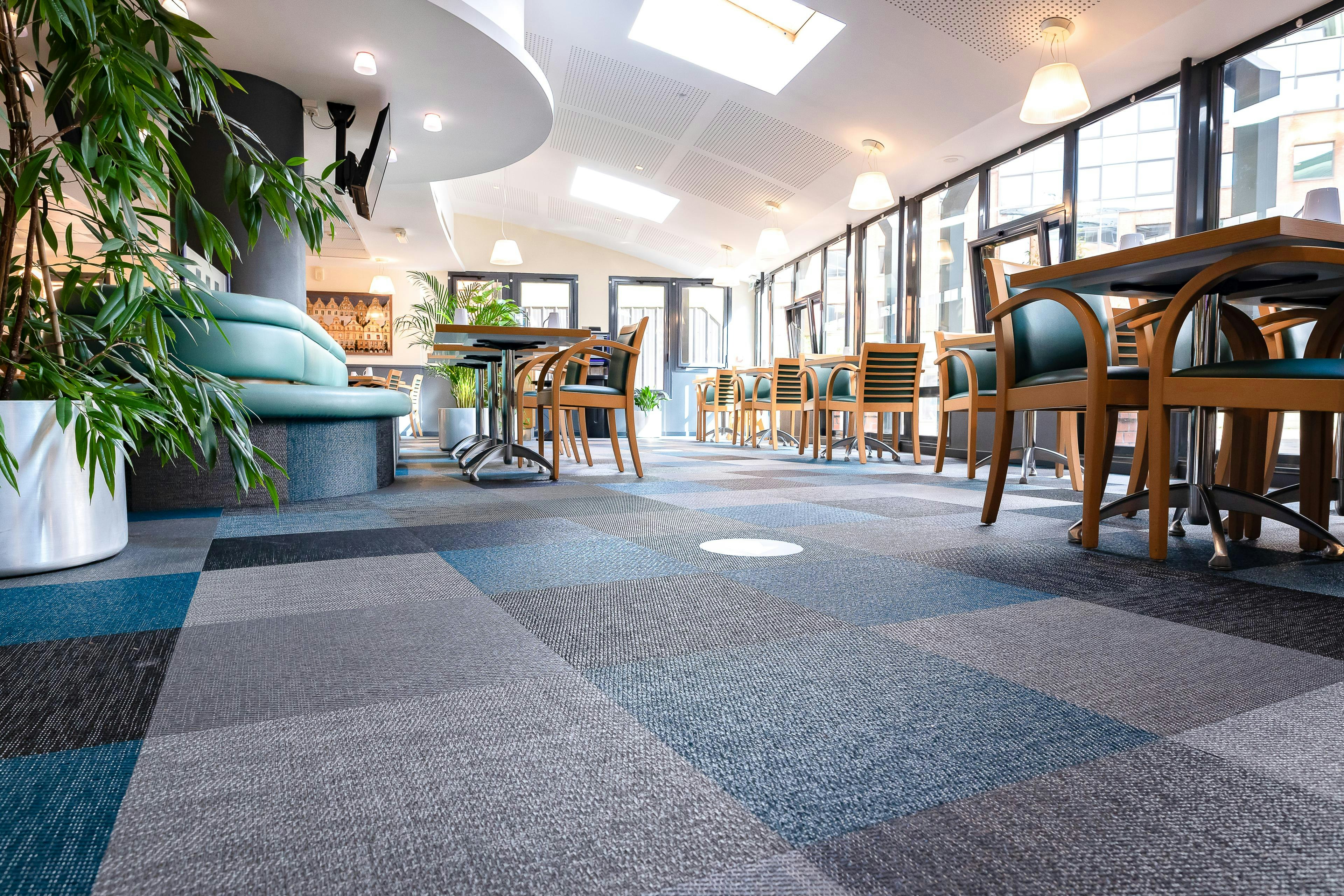 HOLIDAY INN EXPRESS ARRAS 68/78