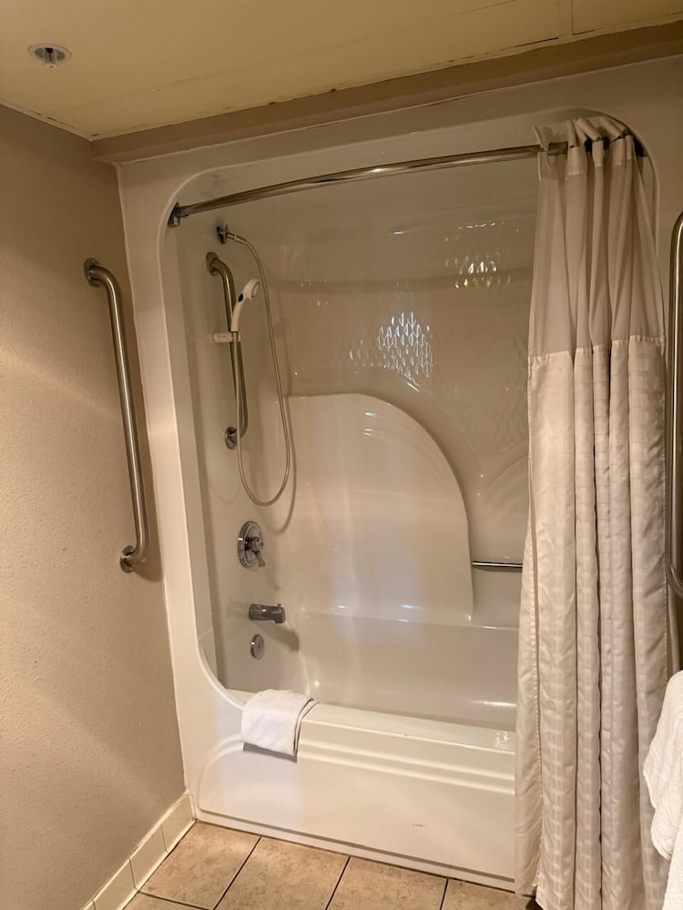 غرفة بسريرين مزدوجين لذوي الإعاقة، Super 8 By Wyndham Chambersburg I-81 6/6