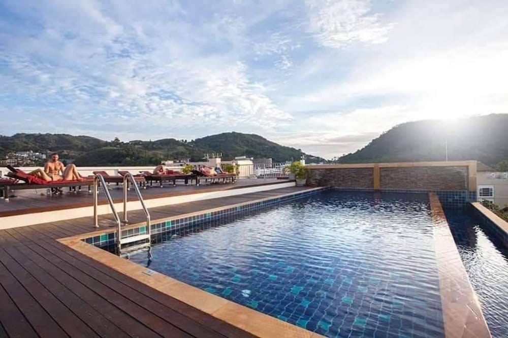 Paripas Patong Resort 71/76