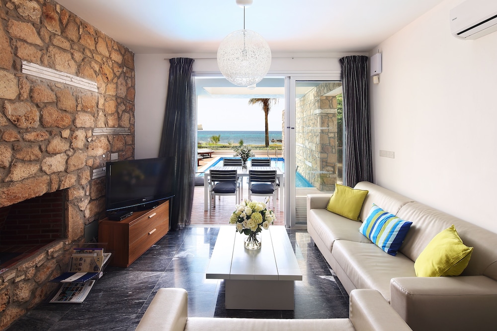 Paradise Cove Luxurious Beach Villas 23/50