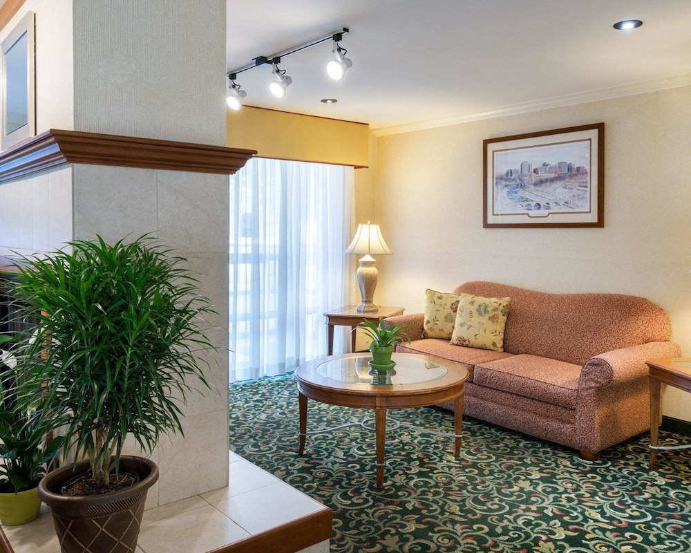 Quality Inn Newark 27/36