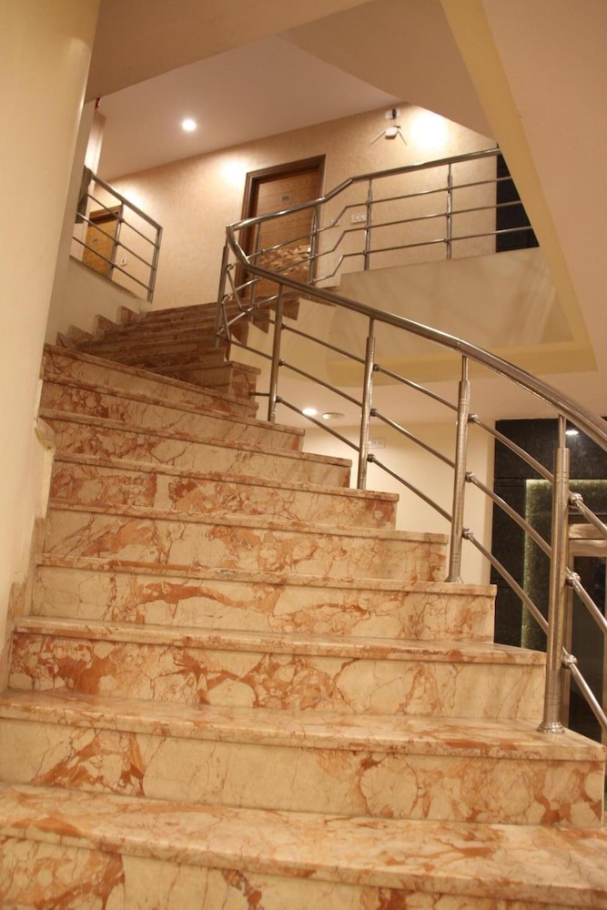 Hotel Golden Oasis Delhi 23/27