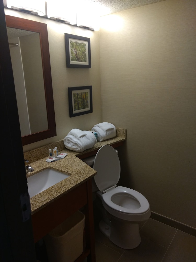 Comfort Inn and Suites Near Danville Mall 15/31