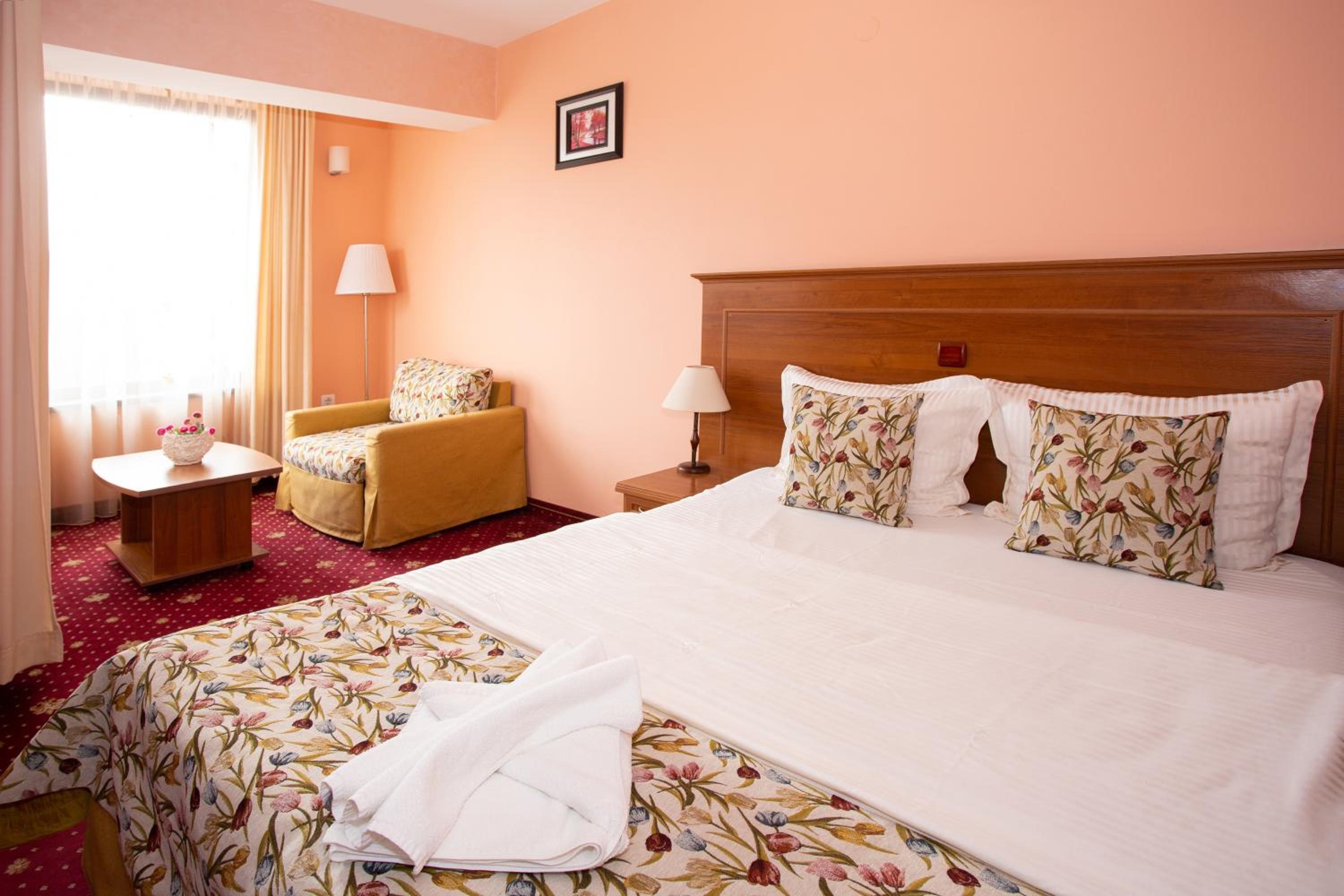 Contessa Hotel 13/45