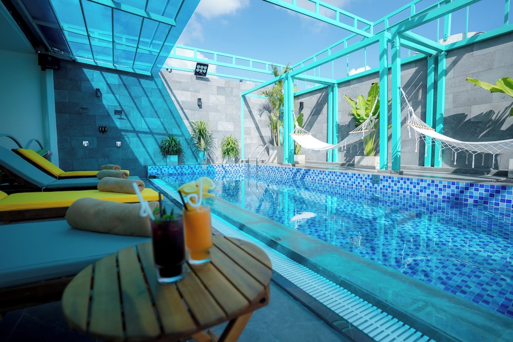 swimming pool spa