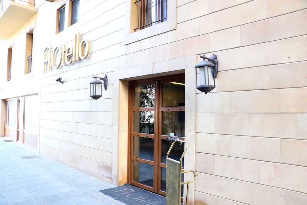 HOtello Guest Suites 27/28