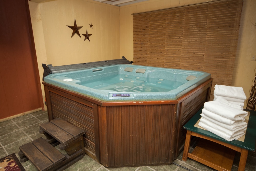 Log Cabin Lodge Suites 44/68