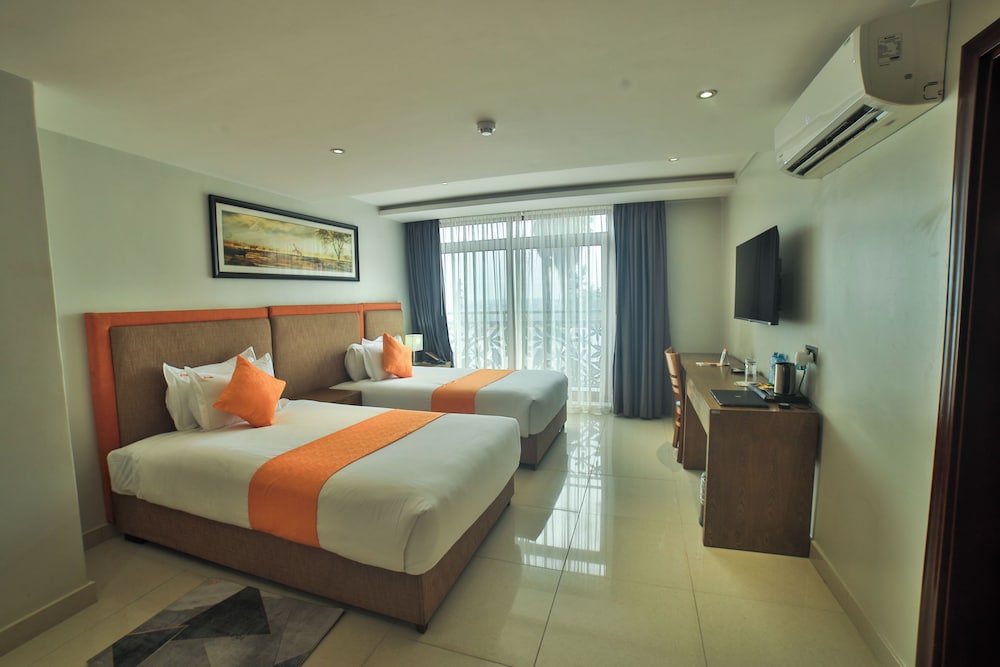 Canary Hotel 28/64