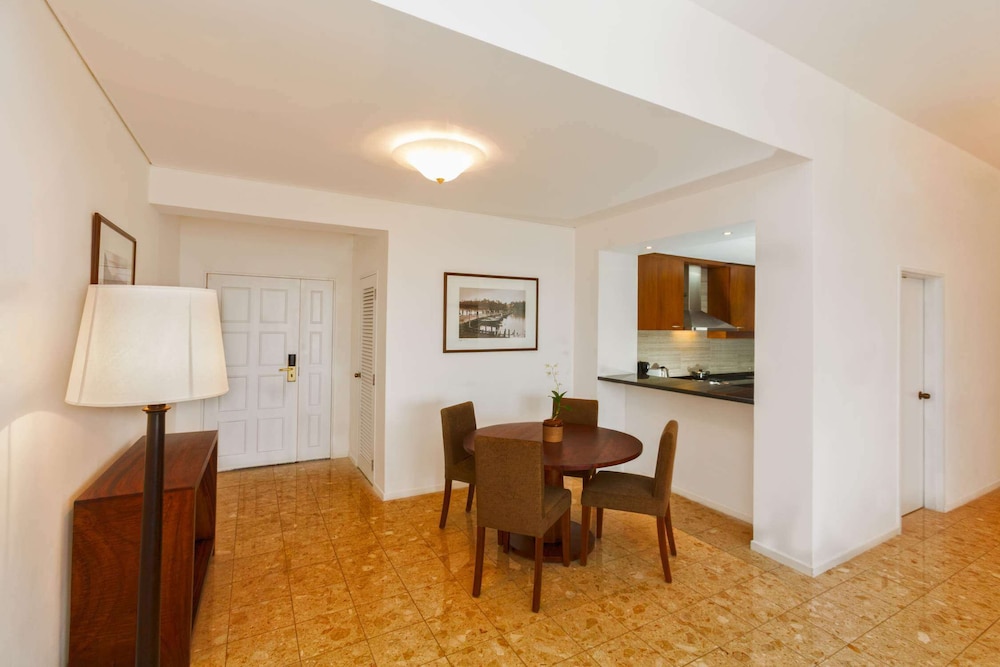 Hilton Colombo Residence 62/83