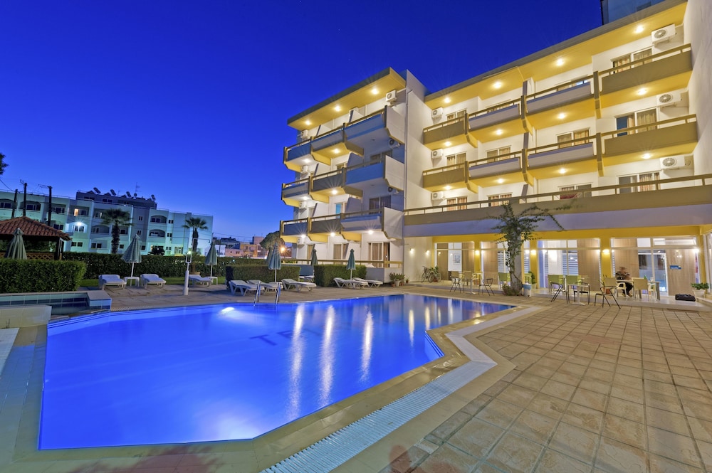 Trianta Hotel Apartments 15/33