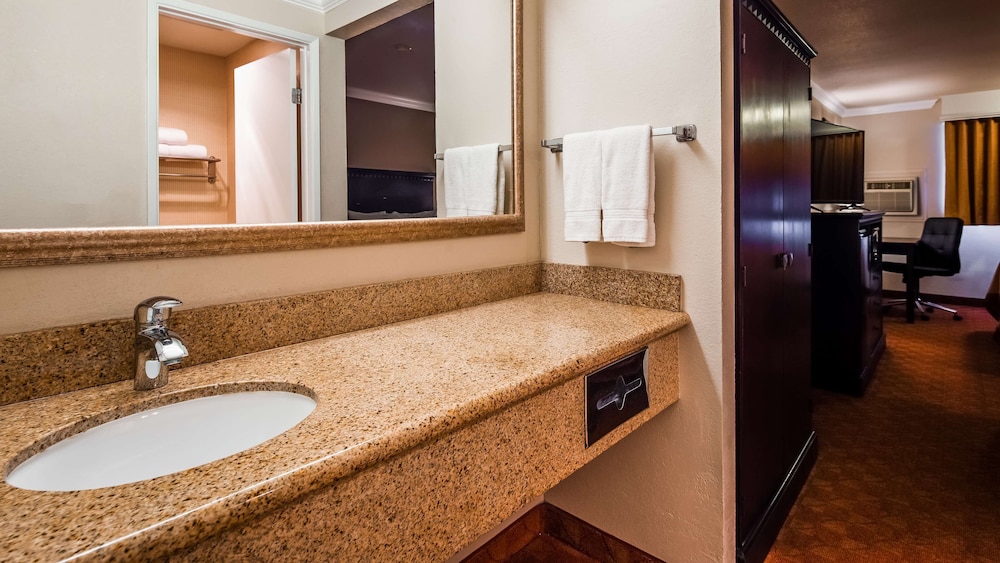 Lompoc Valley Inn and Suites 11/33