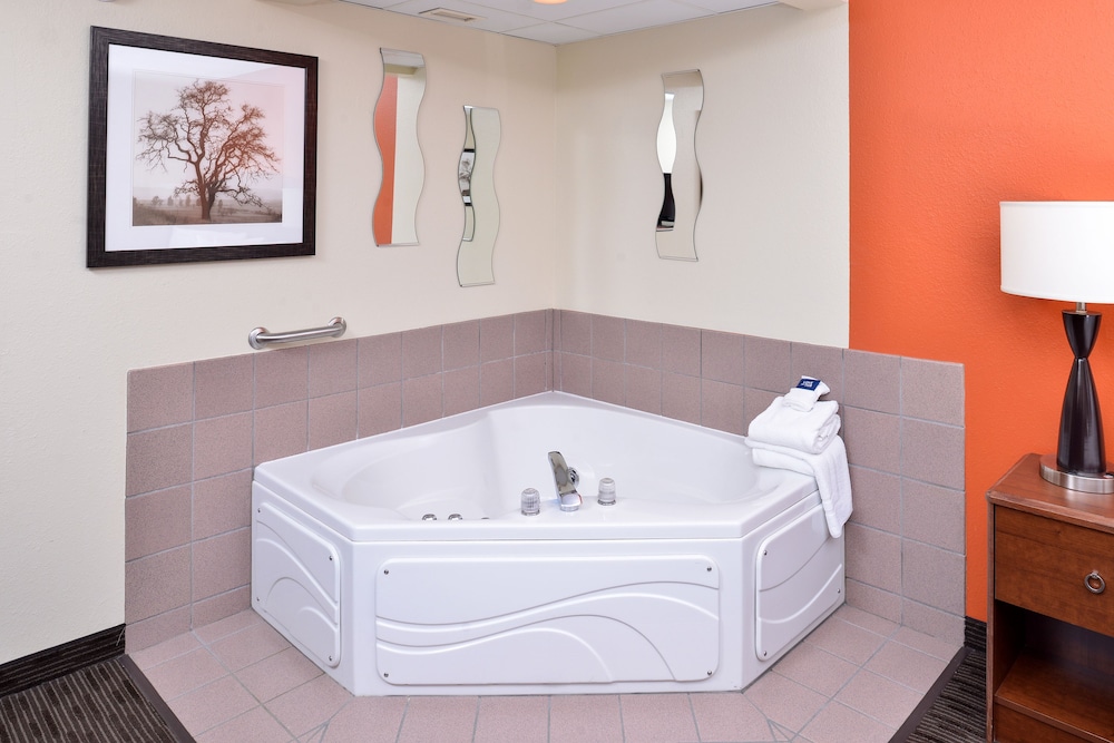AmericInn by Wyndham St. Cloud MN I-94 15/35