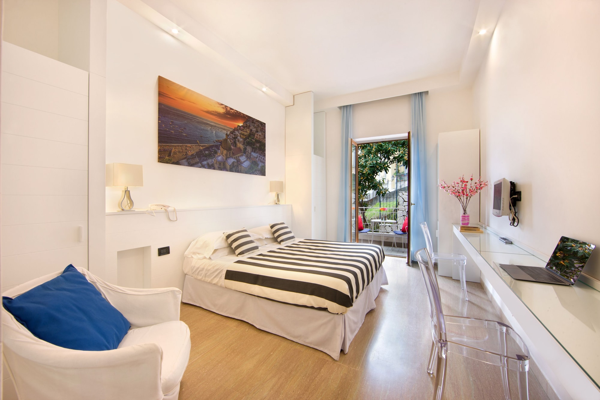 STANDARD, DOUBLE OR TWIN BED, BALCONY