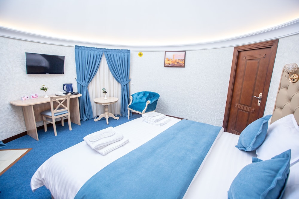 DELUXE, DOUBLE BED