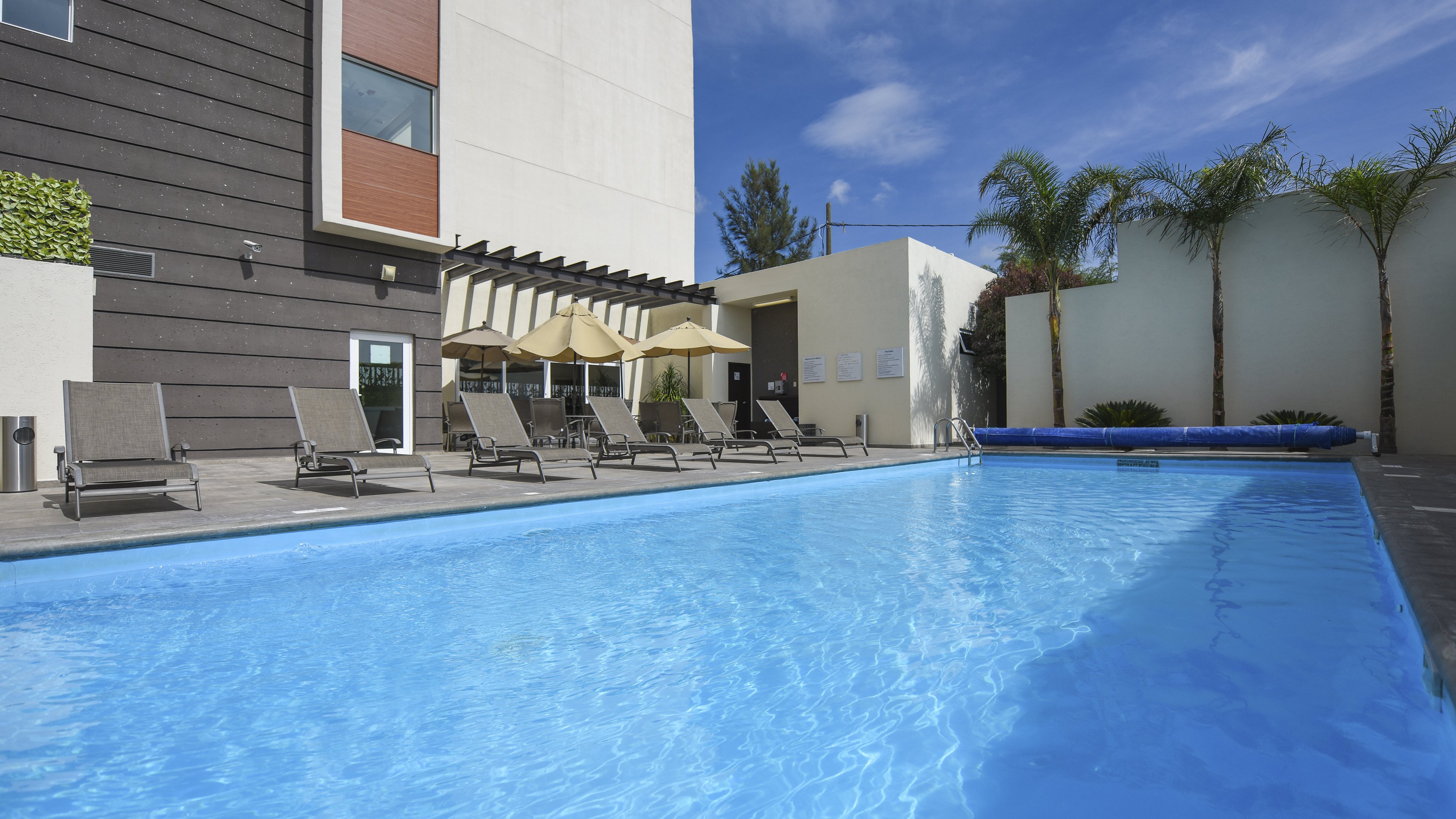 Holiday Inn Express and Suites Celaya 44/50