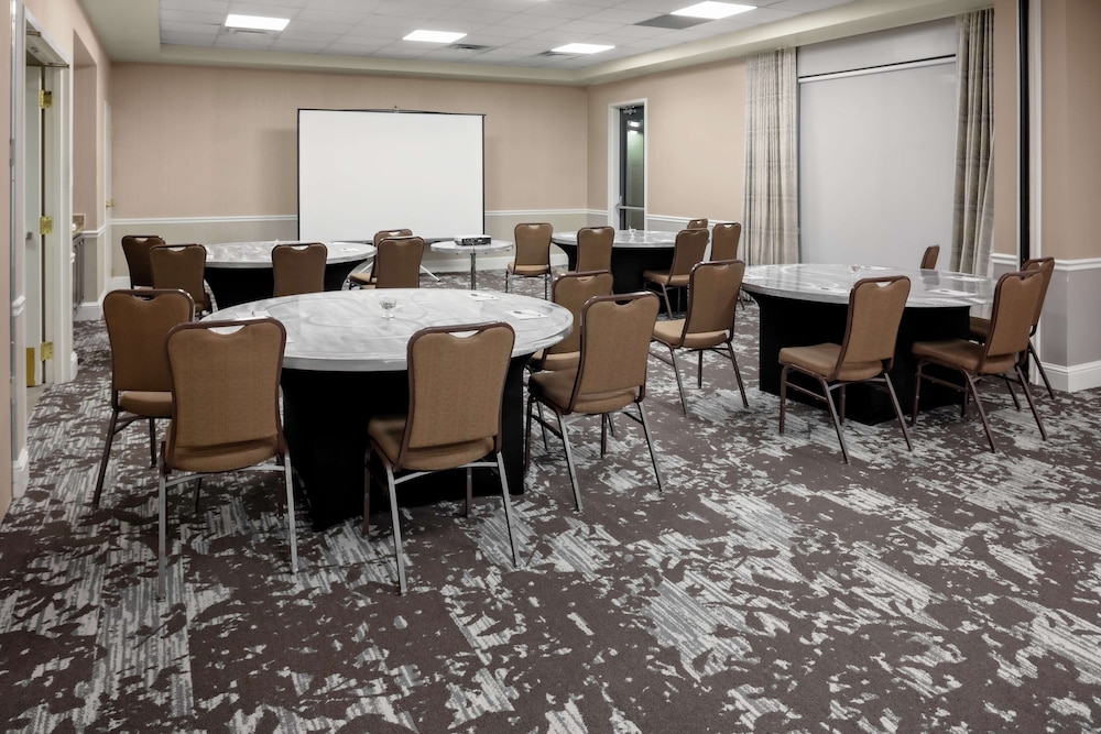 Hilton Garden Inn Atlanta Perimeter Center 46/64