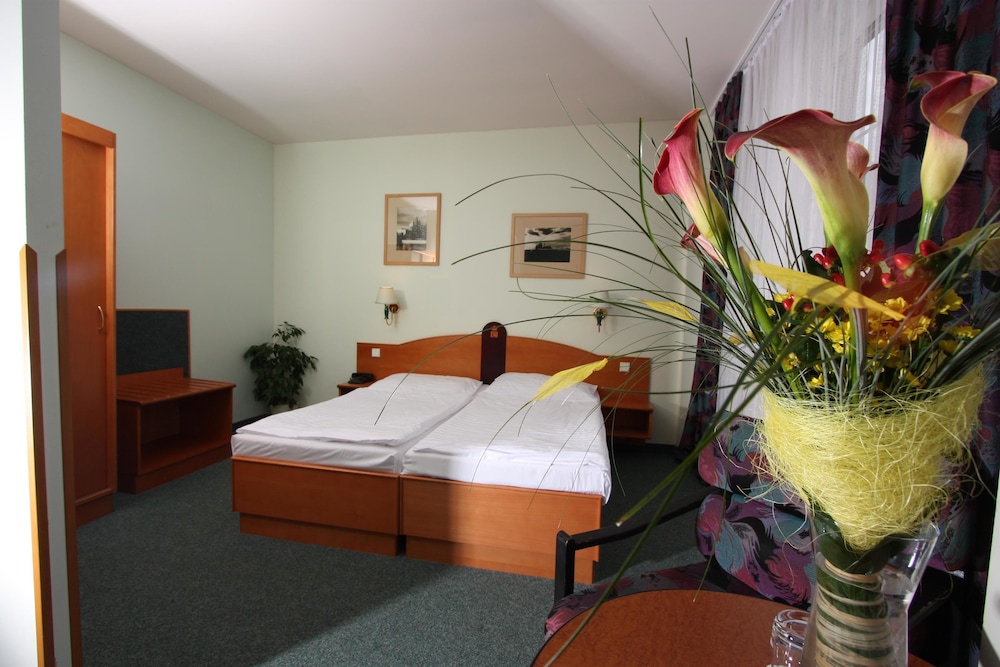 Central Hotel 27/47