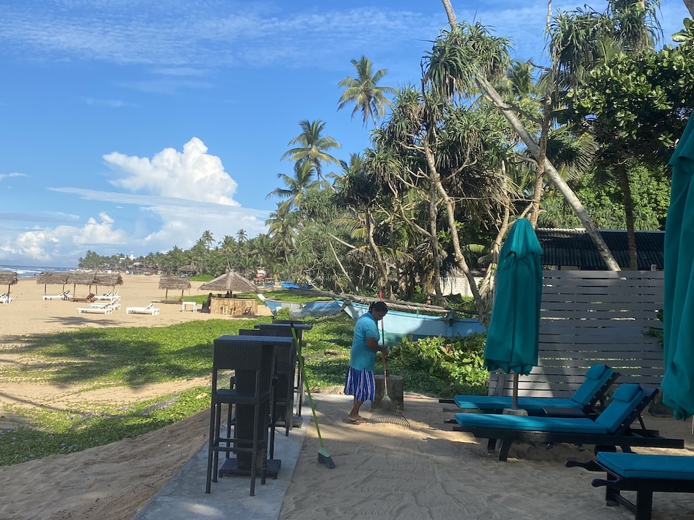 Suite Lanka 27/50