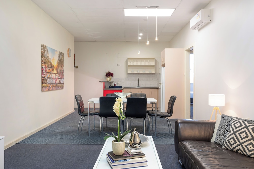 Adelaide Granada Motor Inn 48/65