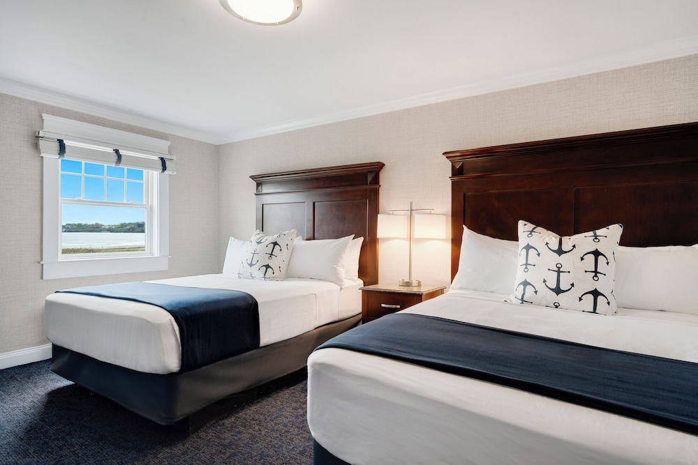Room, 2 Queen Beds, Beach View, Historic Building