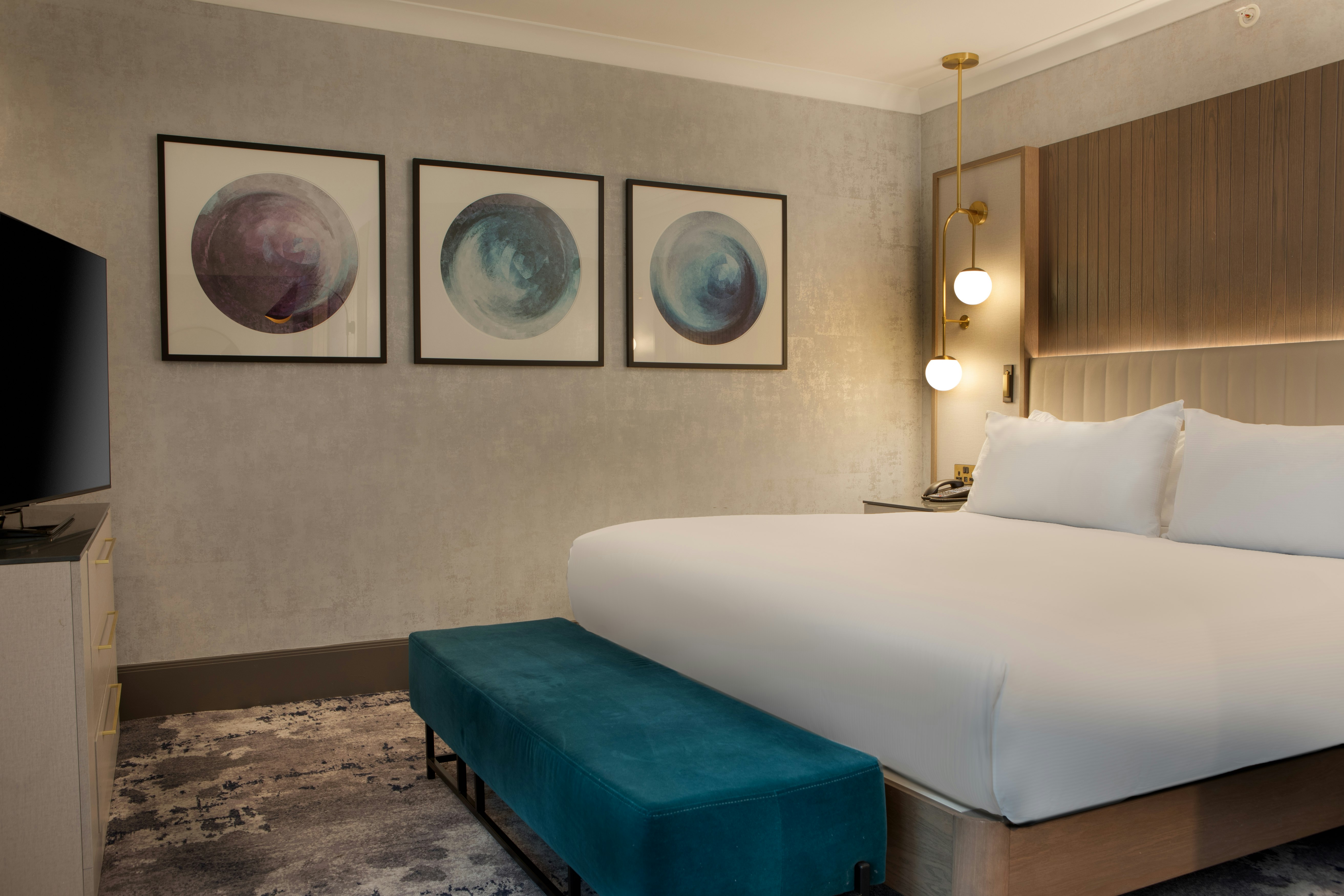 EXECUTIVE, KING BED, BALCONY