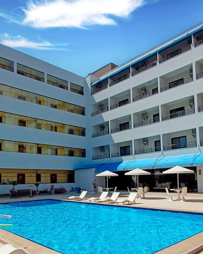 Golden Beach Hotel 81/86