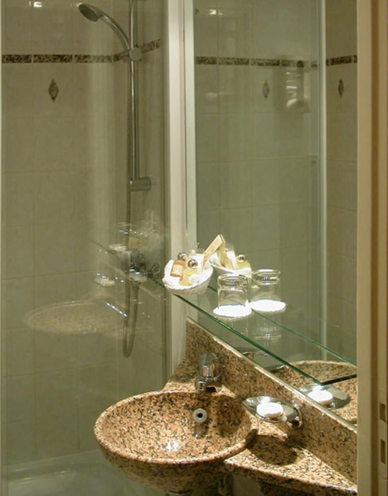 Hotel Gavarni 12/47