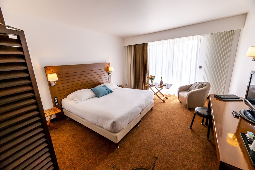 HOTEL LE GRAND PAVOIS 16/87