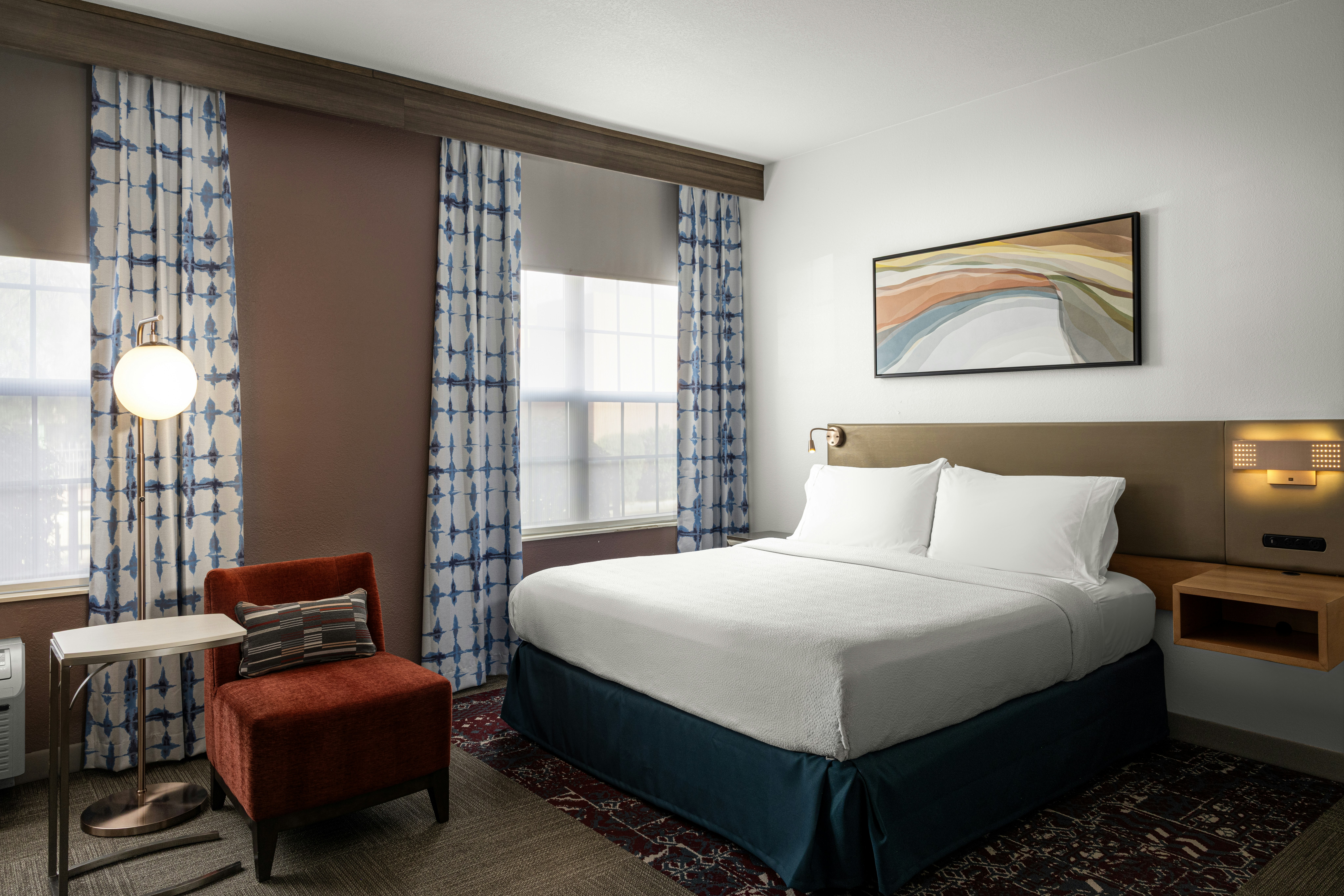 DELUXE, KING BED, ACCESSIBLE