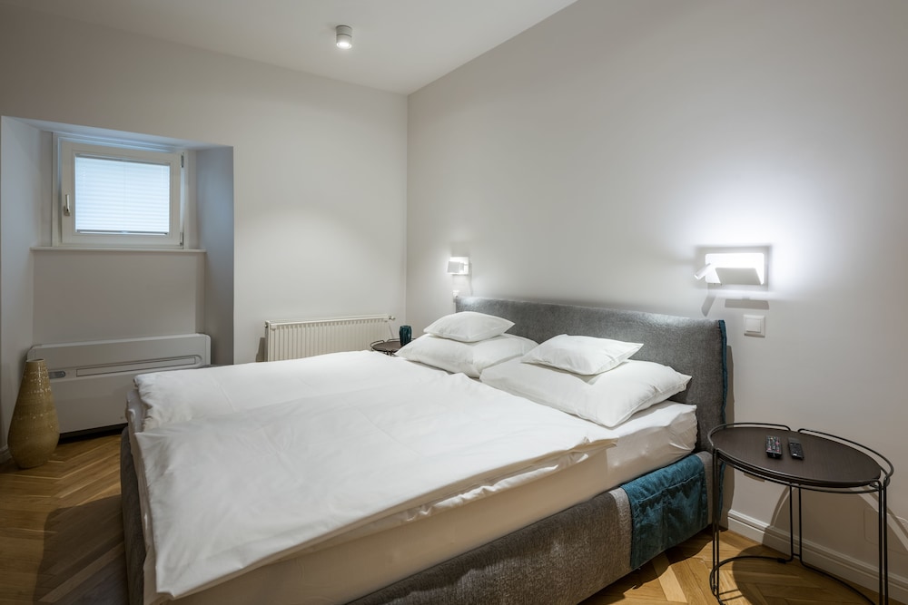 1 BEDROOM, CLASSIC, APARTMENT