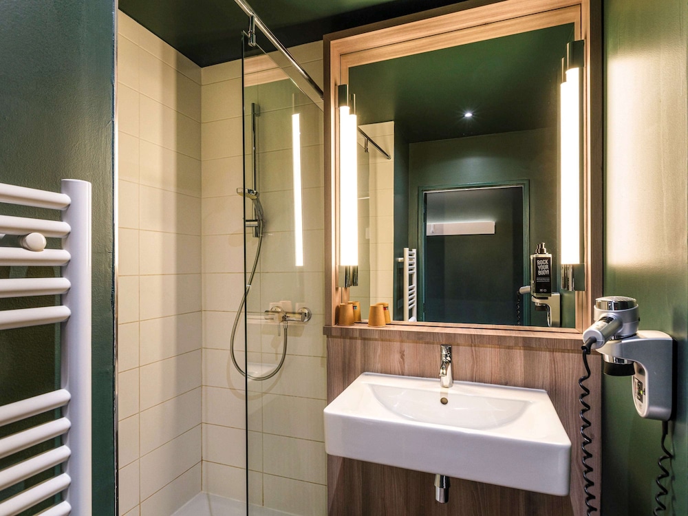 ibis Lyon Meyzieu 46/50