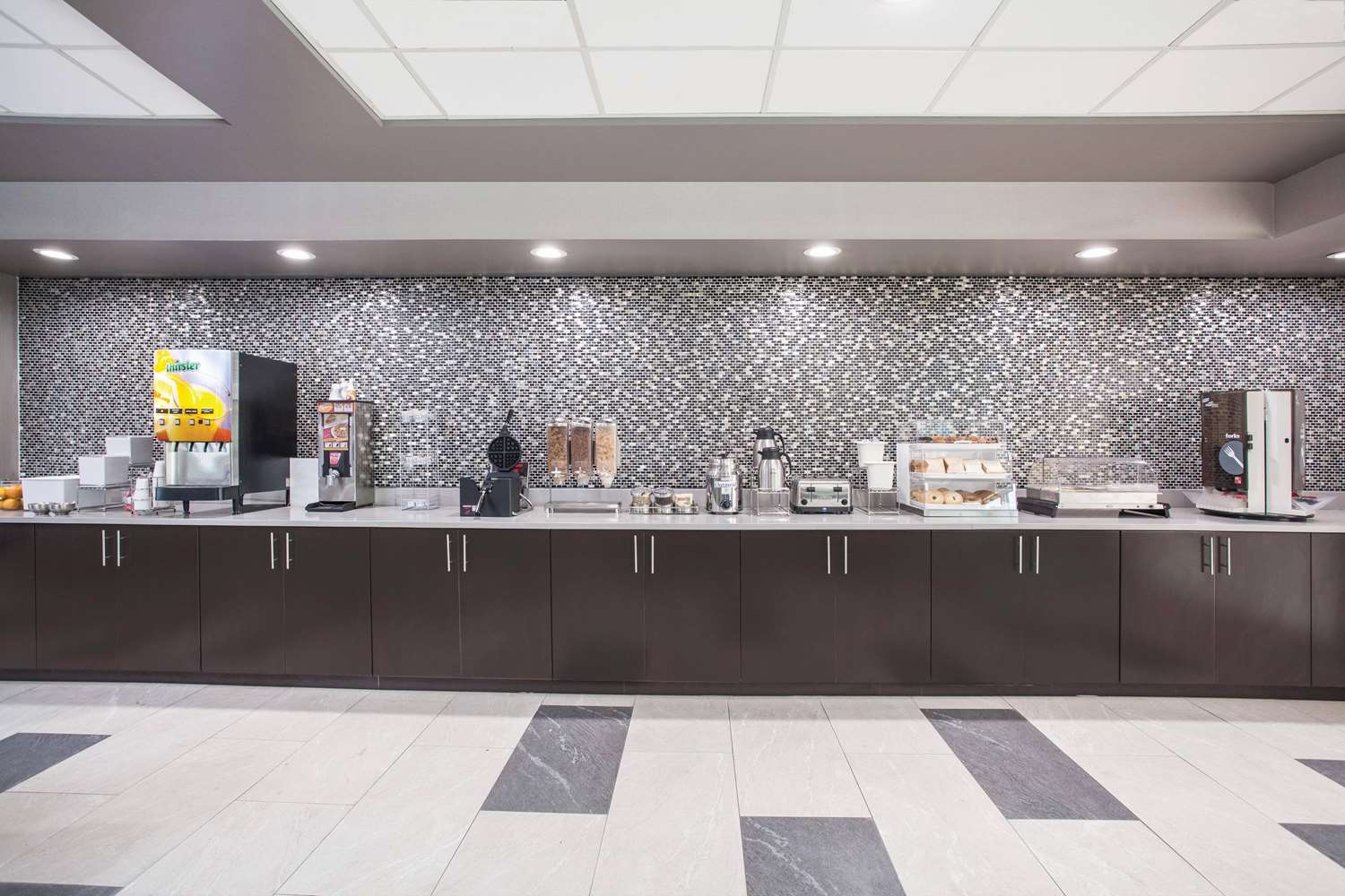 Lobby at La Quinta Inn and Suites by Wyndham Clearwater South, CLEARWATER - FL