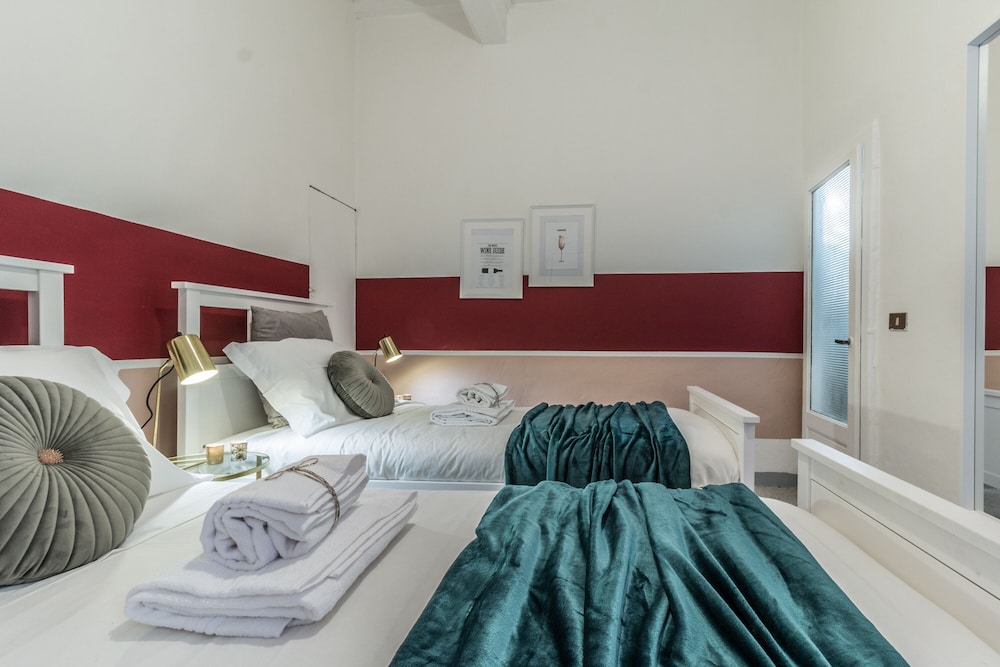 Wine Apartments Florence Sangiovese 8/40